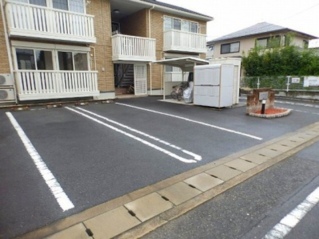 コンフォールの駐車場