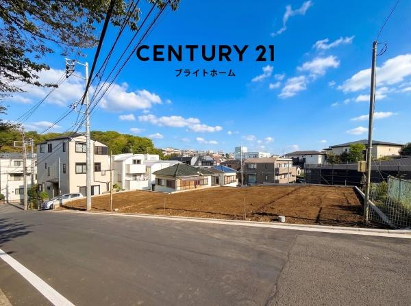 横浜市鶴見区東寺尾１丁目の新築一戸建の前面道路含む現地写真|前面道路が広いので、安心して駐車可能です！
