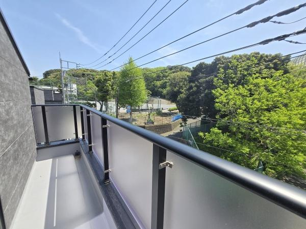 横浜市中区本牧間門の新築一戸建のバルコニー|陽当り良好のバルコニー！
風通しもよく気持ちいいです
