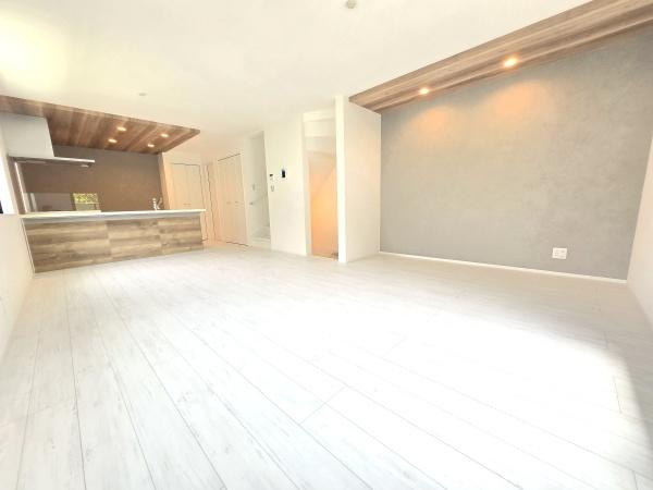 横浜市中区本牧間門の新築一戸建の居間・リビング|自慢したくなるリビング！
形も良く家具の配置にも困りません。