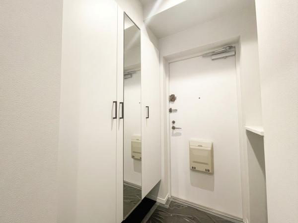 メディウス青葉台の玄関|玄関スペースは広々、収納豊富です！
圧迫感がなく、開放的な玄関は、帰ってくるが楽しみになる特別な空間です