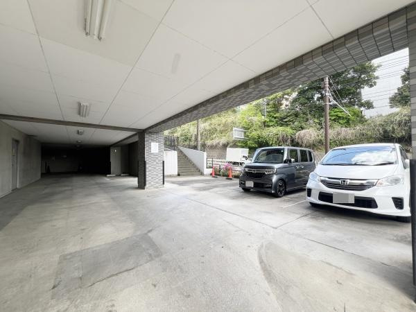 【駐車場】 | メディウス青葉台 | 空き状況に関しましてはお気軽にお問合せ下さいませ。
