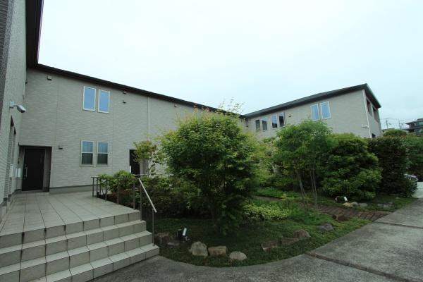 上谷戸アパートメントの庭