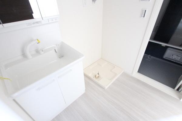 上谷戸アパートメントの洗面所