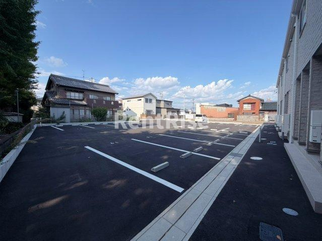 リーブルファイン小信中島の駐車場