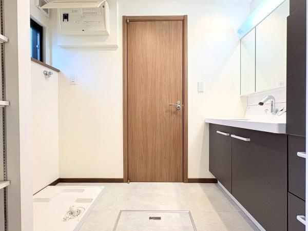 横浜市中区本牧三之谷の中古一戸建の独立洗面台