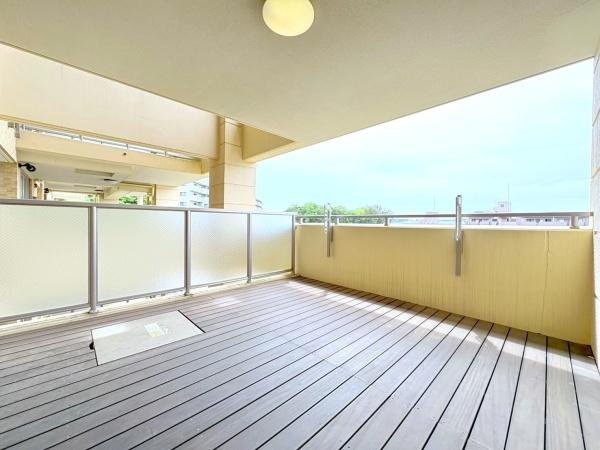 グランシティ鎌倉植木の杜のバルコニー