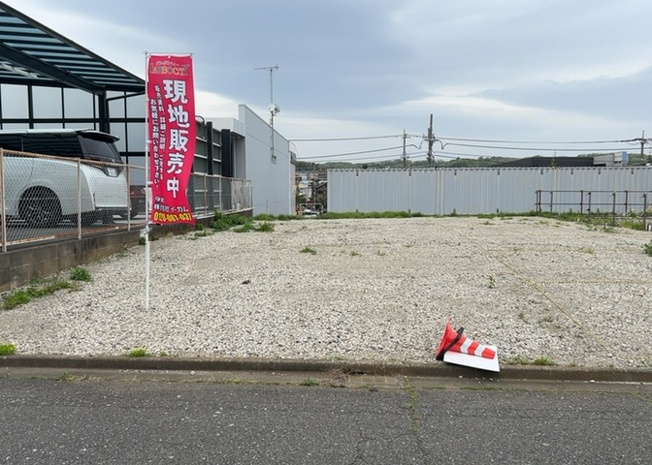 【外観】 | 物件の詳細については、現地を見てわかること以外に、役所や法務局などで調べないとわからないことがあります。そのため、現地に行く場合は、もしこの物件を買ったらどのような生活ができるかをイメージしましょう。