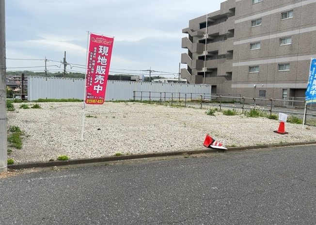 【外観】 | 土地購入を検討されている場合、境界杭がない状態で購入してしまうと境界確定測量をする必要があり、費用がかかります。購入の前に、売主、隣土地所有者立ち合いのもと境界を確定し境界杭を設置するのがベストです。