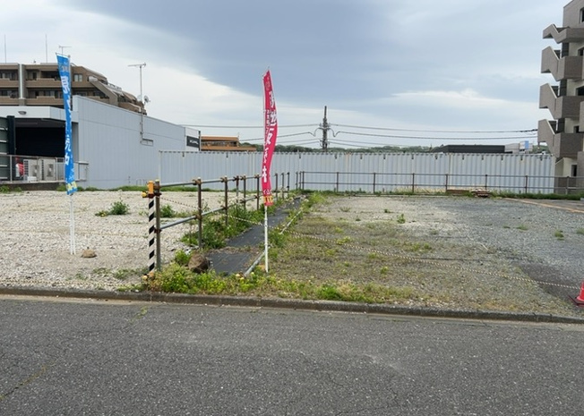 【外観】 | 土地購入を検討されている場合、境界杭がない状態で購入してしまうと境界確定測量をする必要があり、費用がかかります。購入の前に、売主、隣土地所有者立ち合いのもと境界を確定し境界杭を設置するのがベストです。