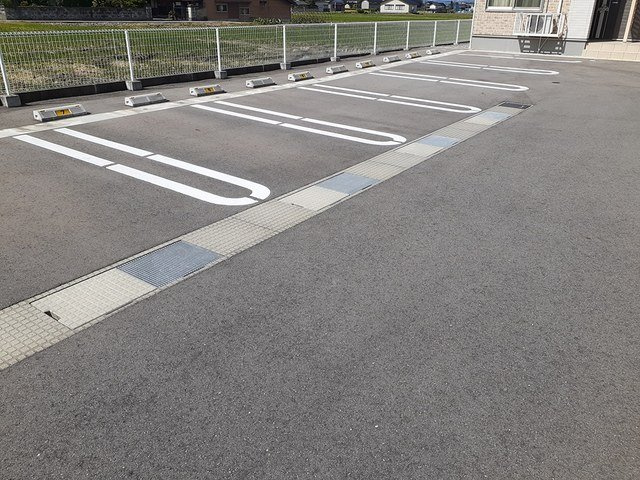 ファインハルエールⅦの駐車場
