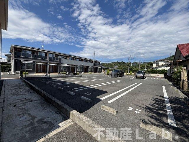 フロー　デ　セリシール　Ⅲの駐車場