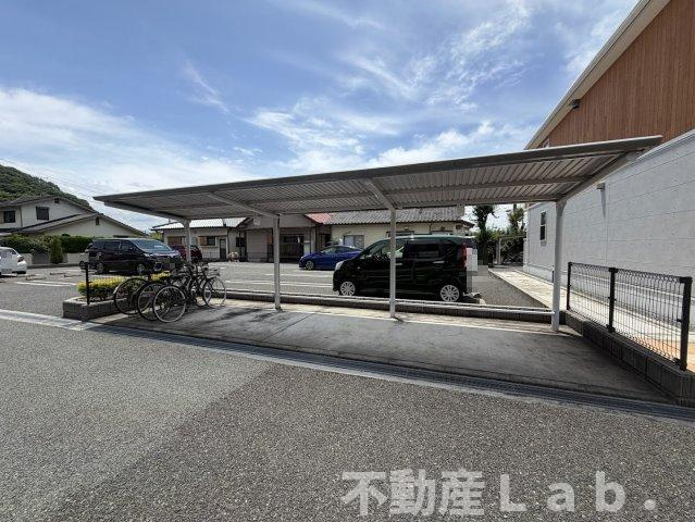 フロー　デ　セリシール　Ⅲの駐車場