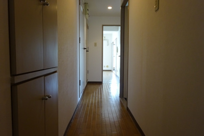 【玄関】 | ロイヤルビュー石原 | 室内写真は４０１号室の室内です。