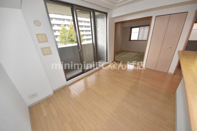 アーデンタワー新町の居間・リビング