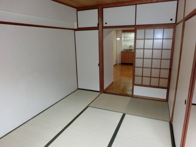 井上ビルの和室