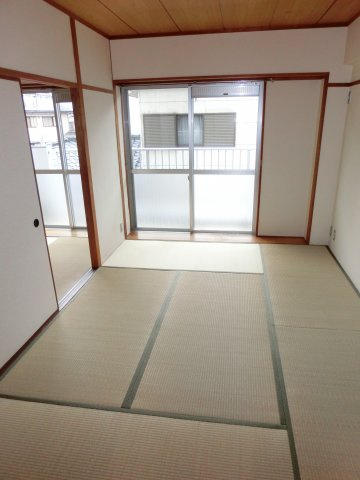 井上ビルの和室