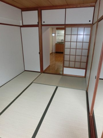 井上ビルの和室
