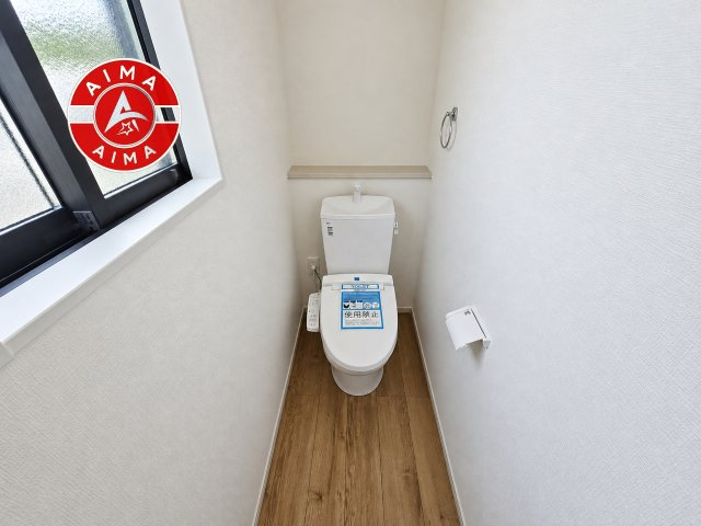 糟屋郡篠栗町庄4丁目第1-2棟（1号棟）のトイレ|温水洗浄便座を完備しております。2ヶ所にトイレがあるのは朝の慌ただしい時間も安心です。