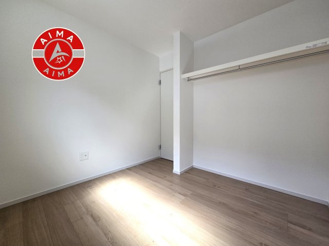 糟屋郡篠栗町庄4丁目第1-2棟（1号棟）の子供部屋|柔らかい陽光が差し込む明るいお部屋を演出する設計。彩光の取れる窓が気持ちの良いお部屋を創り上げます。