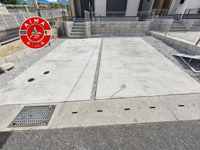 糟屋郡篠栗町庄4丁目第1-2棟（1号棟）の外観|広々した駐車場になります。