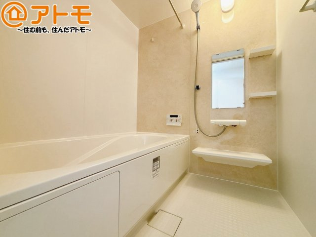 【浴室】 | 藤枝市瀬古三丁目4期　新築戸建　全1棟 | 浴室は落ち着いた色のパネルでゆったりと過ごせる空間です。お風呂で一日の疲れを癒しましょう♪