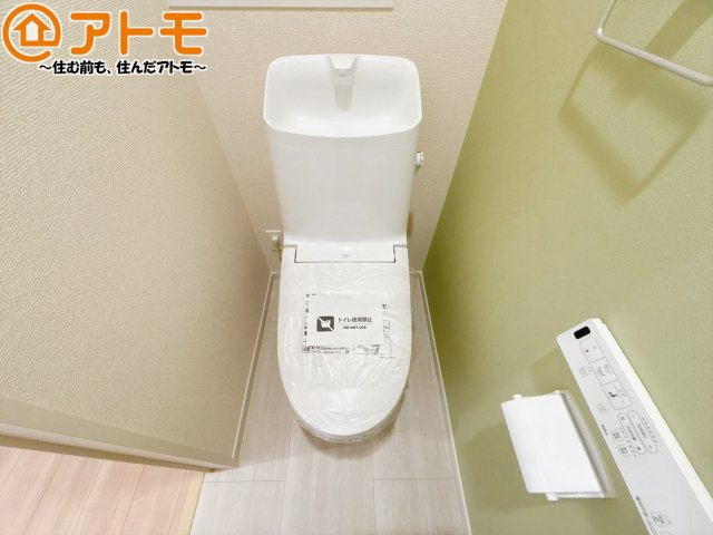 【トイレ】 | 藤枝市瀬古三丁目4期　新築戸建　全1棟 | 年代を問わず使いやすい洗浄機能付きのトイレ♪肌への負担をも減らせるのでお子様の敏感なお肌も安心！
