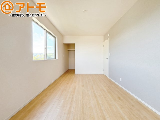 【寝室】 | 藤枝市瀬古三丁目4期　新築戸建　全1棟 | 収納スペースもしっかり確保したお部屋は、収納家具の数も減らせるのでお部屋を広く使えます！