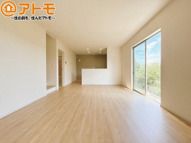 【居間・リビング】 | 藤枝市瀬古三丁目4期　新築戸建　全1棟 | 家族団らんのイメージは、リビングを思い浮かべませんか？リビングこそ広々としたお部屋が良いですね♪