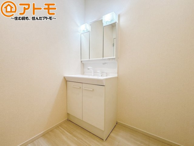【独立洗面台】 | 藤枝市瀬古三丁目4期　新築戸建　全1棟 | 壁付け水栓の洗面台は水垢がたまりにくく、お掃除がしやすいですね♪