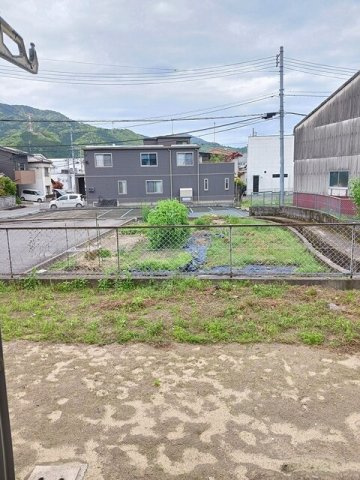エルディム増井のバルコニー|外からの目が気にならないバルコニーで洗濯物が干せます