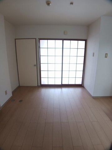 エルディム増井の居間・リビング|使いやすいリビングです