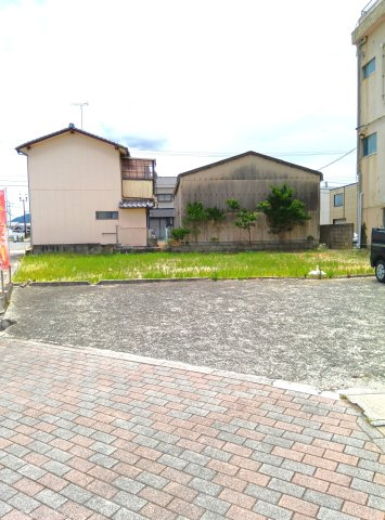 たつみビルの駐車場