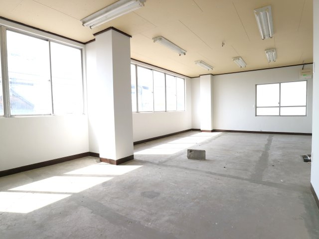たつみビル2Fテナントの内装