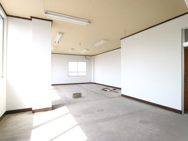 たつみビル2Fテナントの内装