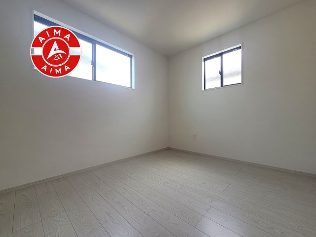 福岡市早良区野芥2丁目第7-2棟（1号棟）の洋室|採光良好な洋室は全居室、複層ガラスの遮熱効果と断熱効果で、一年中快適に過ごせます。