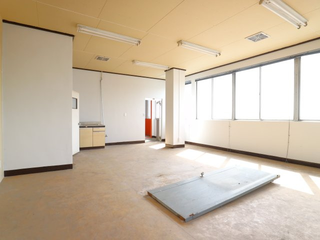 たつみビル3Fテナントの内装