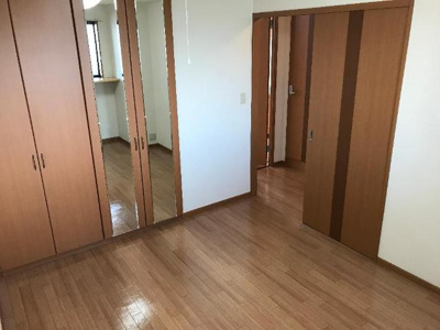 【内装】 | エーデルハイム | クローゼットには姿見付き
