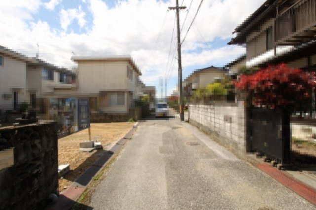 南国市大そね甲　新築戸建の前面道路含む現地写真|北側　幅　4.023ｍ　接面　10.5ｍ