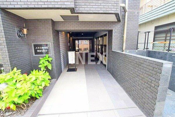 横浜市南区中島町４丁目の賃貸マンションのエントランス