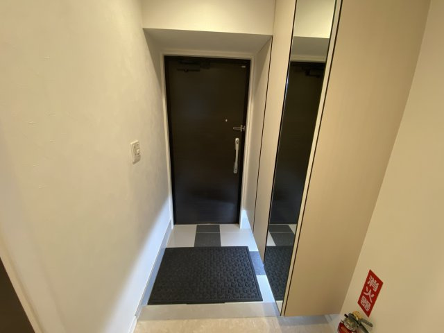 レーヴグランディ松山 那覇市松山1丁目の玄関