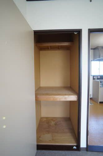 メゾン新小路の収納