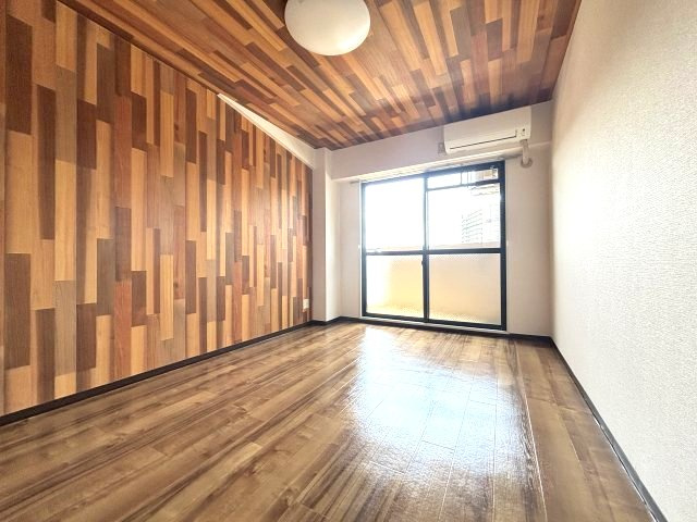 スタンドアップ古市の内装