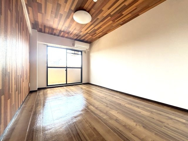 スタンドアップ古市の洋室