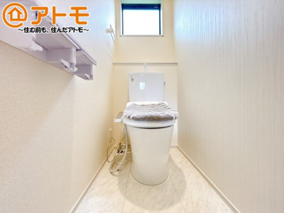 【トイレ】 | 駿東郡小山町菅沼　新築一戸建て　3号棟 | 窓があり換気もすぐにできる、清潔感のあるトイレです♪