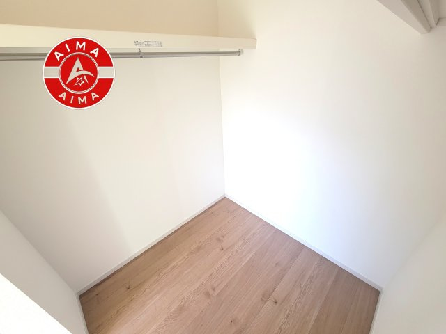 那珂川市片縄西5丁目第4-1棟（1号棟）の収納|洋服や大きな荷物が多い方や人数の多いご家族などは、一般的なクローゼットよりもウォークインクローゼットのほうが使い勝手が良いです。