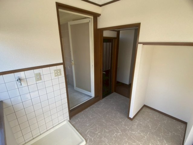 中古戸建　たつの市龍野町大手の玄関|収納もある玄関です