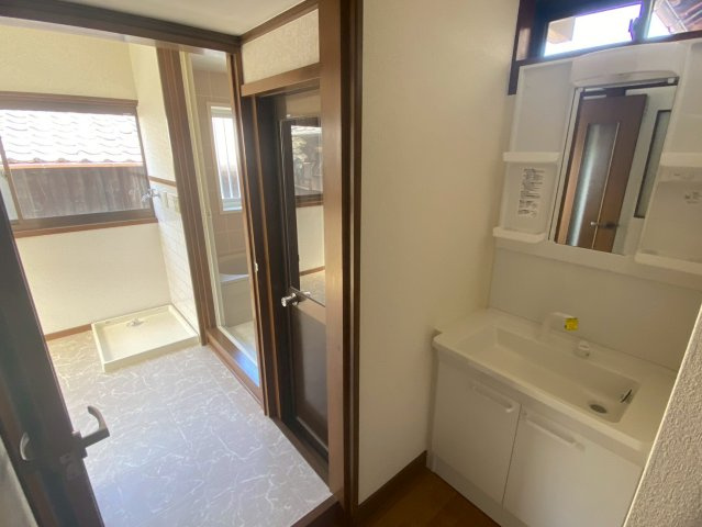 中古戸建　たつの市龍野町大手の独立洗面台|独立洗面化粧台が付いています