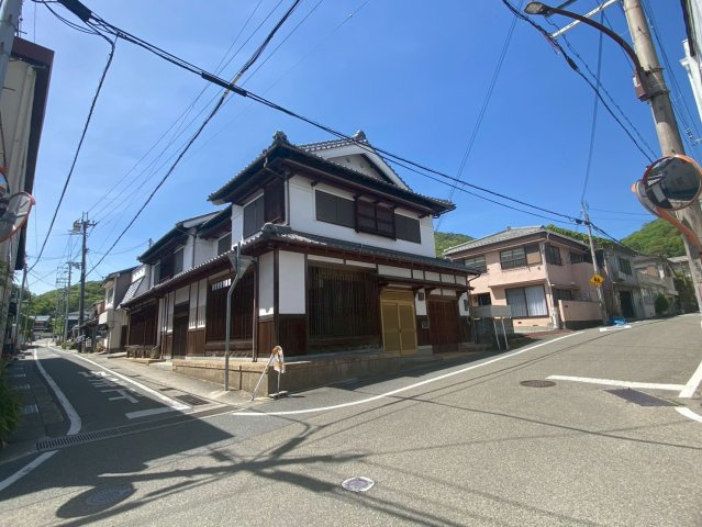 中古戸建　たつの市龍野町大手の前面道路含む現地写真|前面道路含む現地写真です