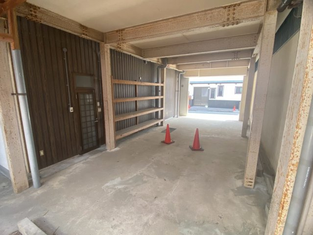 中古戸建　たつの市龍野町大手の駐車場|駐車場に車を止められます